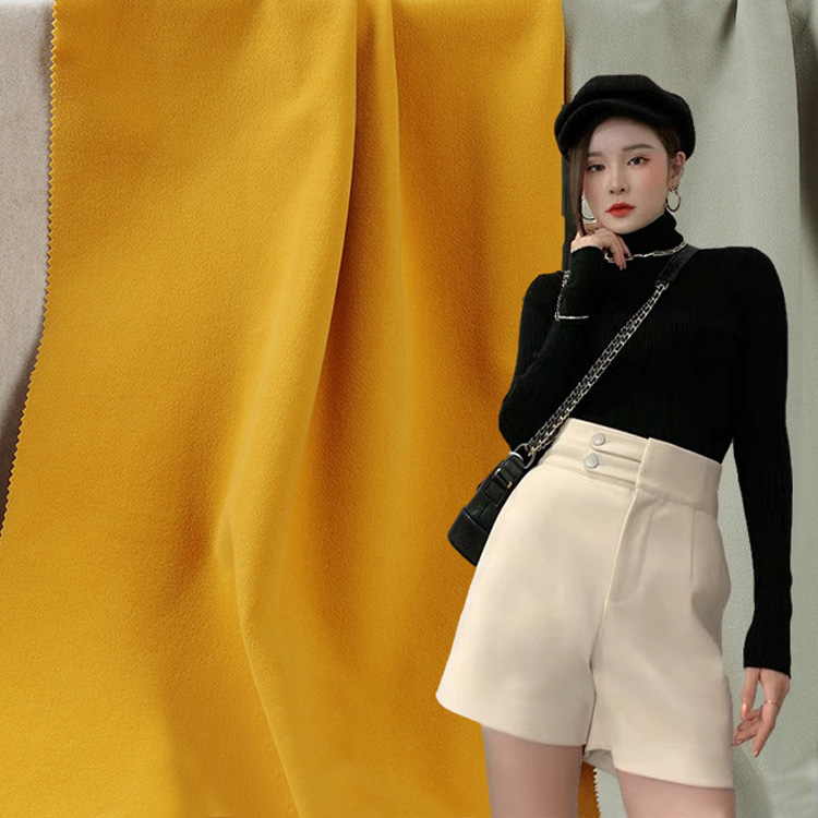 Waarom is overhemdstof van middelzware wollen stof de slimme keuze voor kwaliteitskleding?